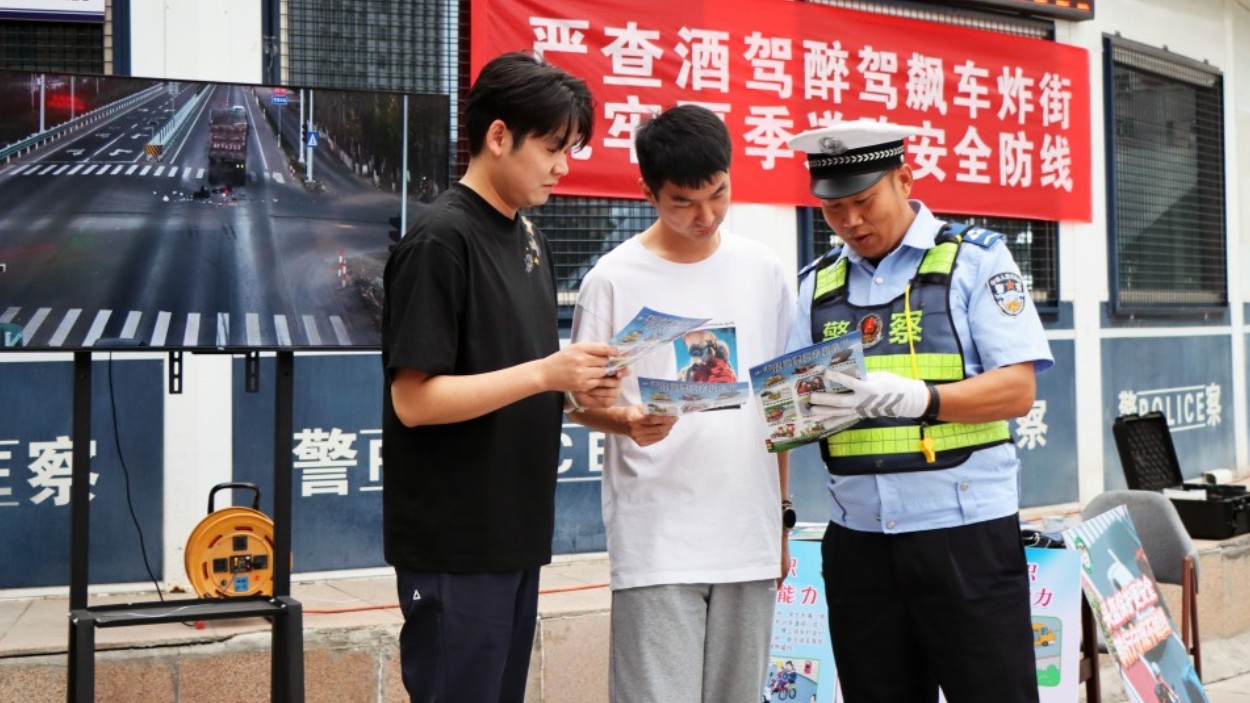 新疆奎屯市公安局交通管理大队：严查交通违法 筑牢安全防线