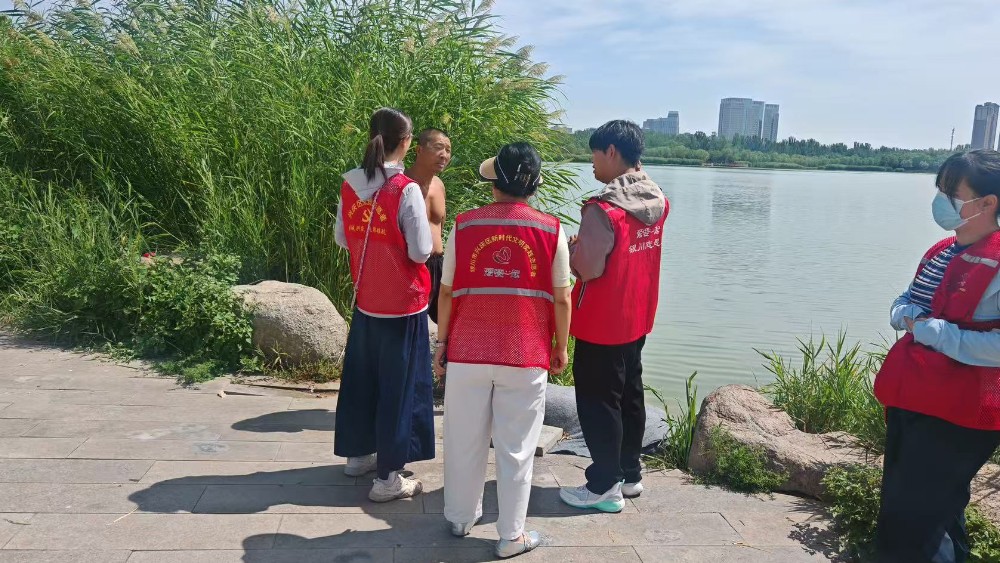 银川市兴庆区泰和社区：巡湖防溺水，依法保消防安全