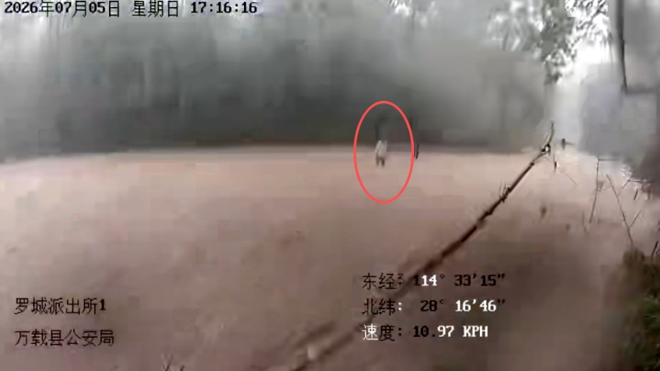 突降暴雨致群众被困，宜春万载公安紧急救援！