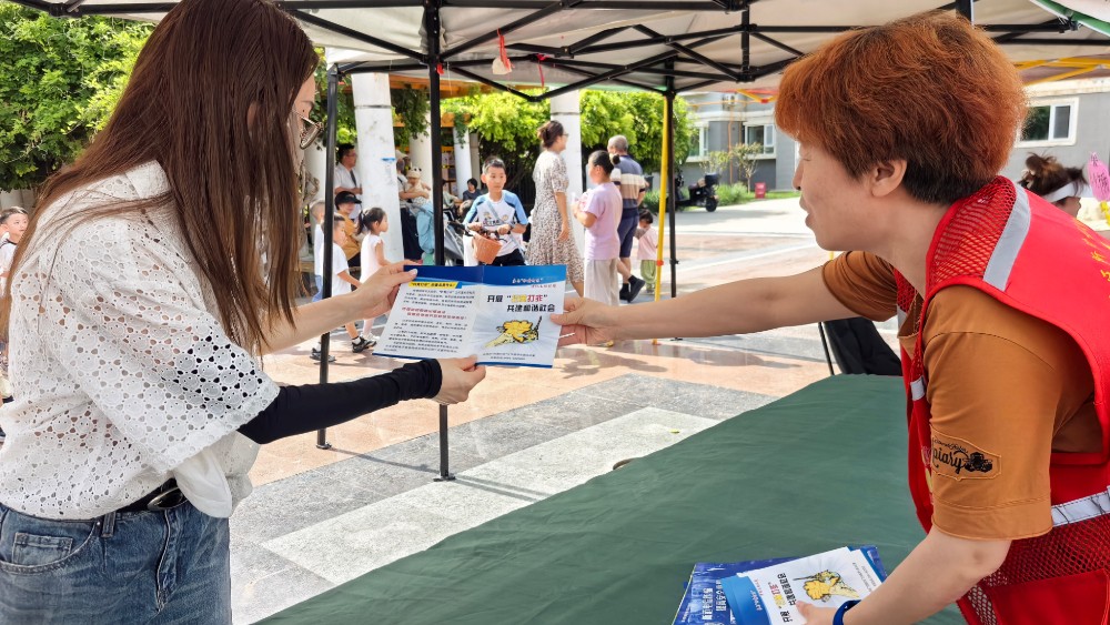 银川市金凤区蓝山名邸社区：普法宣讲辨真伪，双线联动净文化
