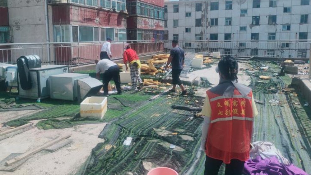 银川市兴庆区信义社区：依法清理楼顶隐患，共筑平安防火墙