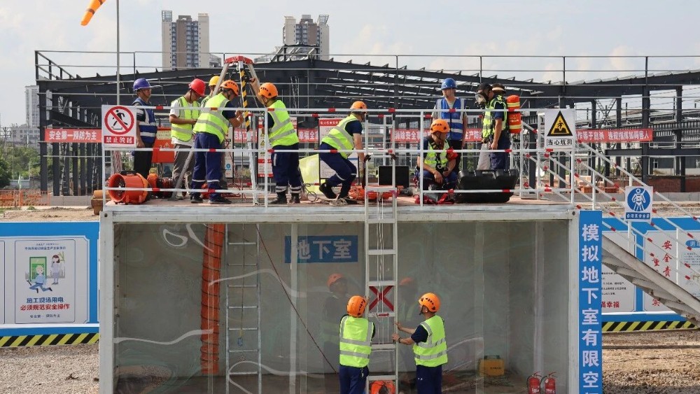实景 实练 实效——泸州市泸县开展建筑施工有限空间应急救援演练