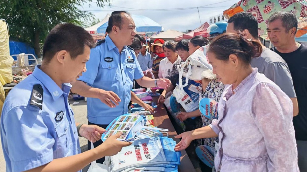 新疆生产建设兵团第七师胡杨河市：四所联动“摆摊”赶集 守护铁路平安防线