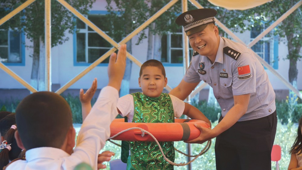 空地联动筑防线 警家校共治护平安
