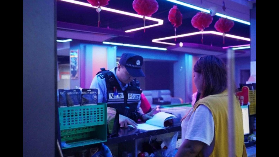 警灯映亮夏夜 平安护航民生——吉林扶余公安开展夜间重点场所集中清查行动