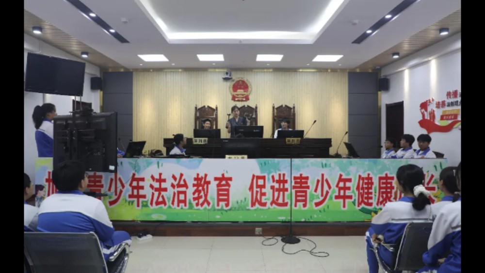 吉林龙井法院期末小课堂增强青少年法治意识