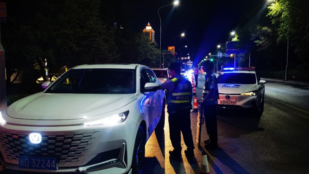 新疆奎屯市公安局：整治宣传双向发力 筑牢酒驾醉驾安全防线
