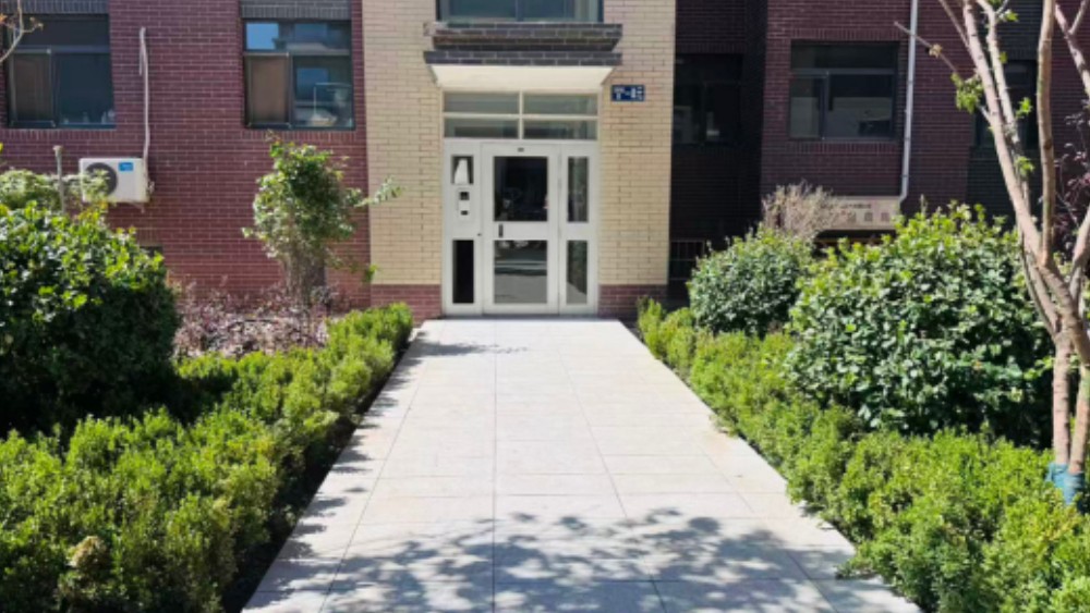 青铜峡市唐源社区：修路亮灯除隐患，补绿造景焕新颜