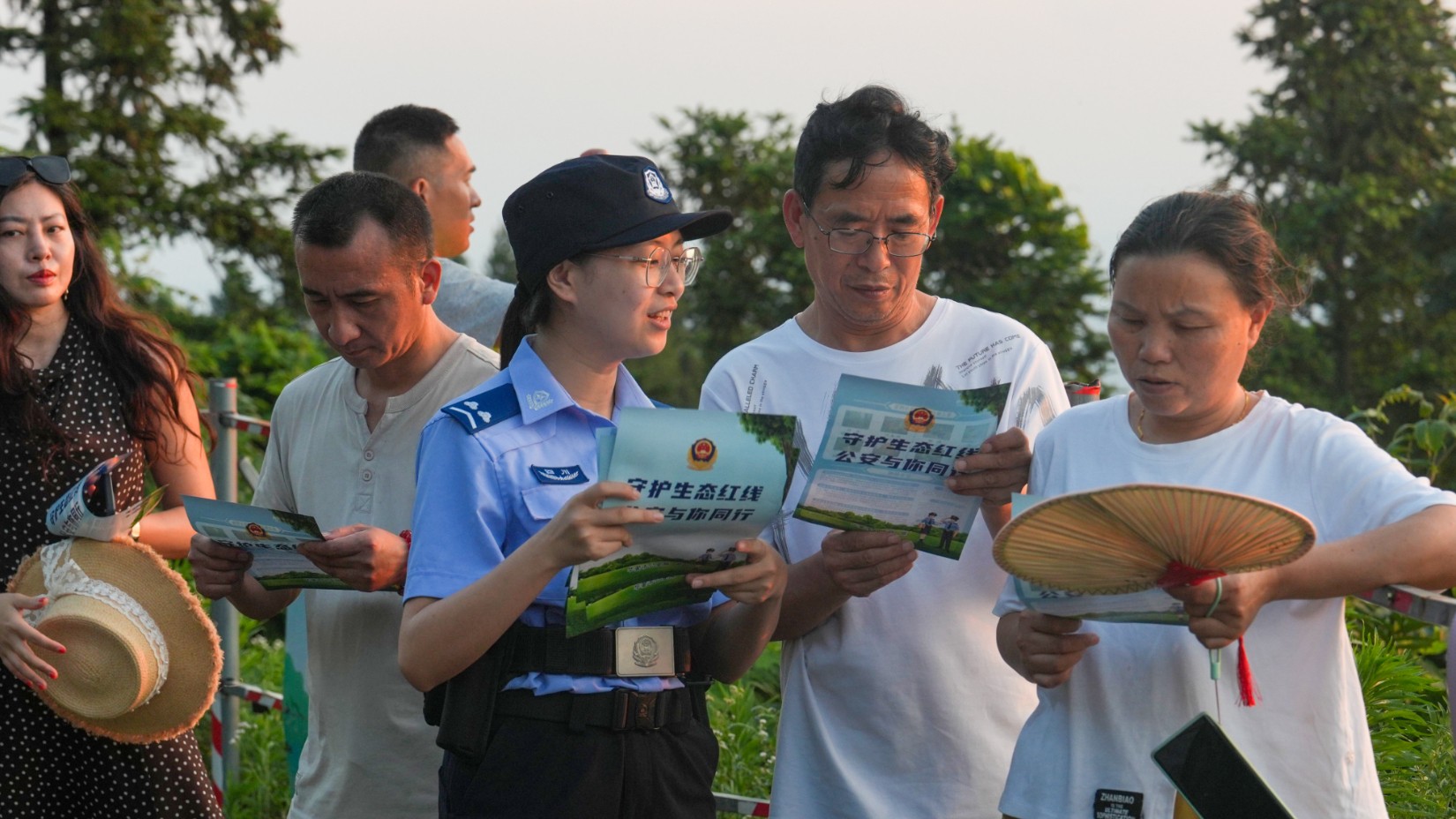华蓥公安“纳凉警务”护航夜经济与文旅环境