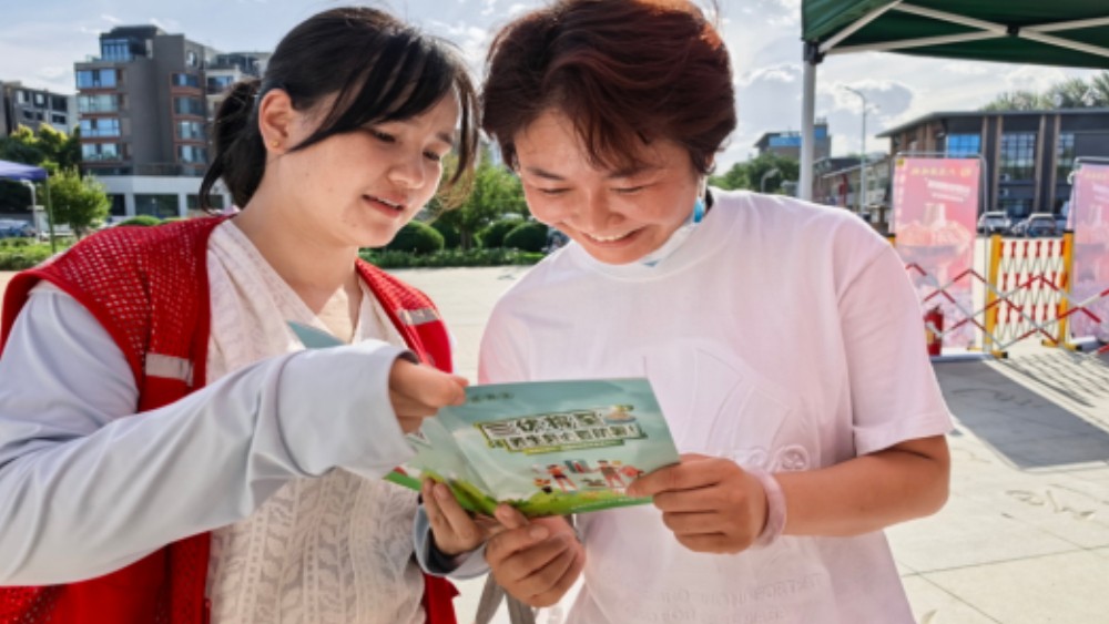 银川市兴庆区泰和社区：预热三伏防高温 贴心科普进社区