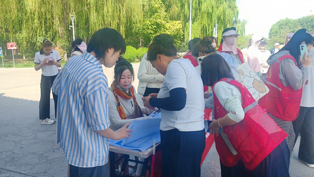 银川市兴庆区泰和社区：政策宣传入家门，养老保险惠民生