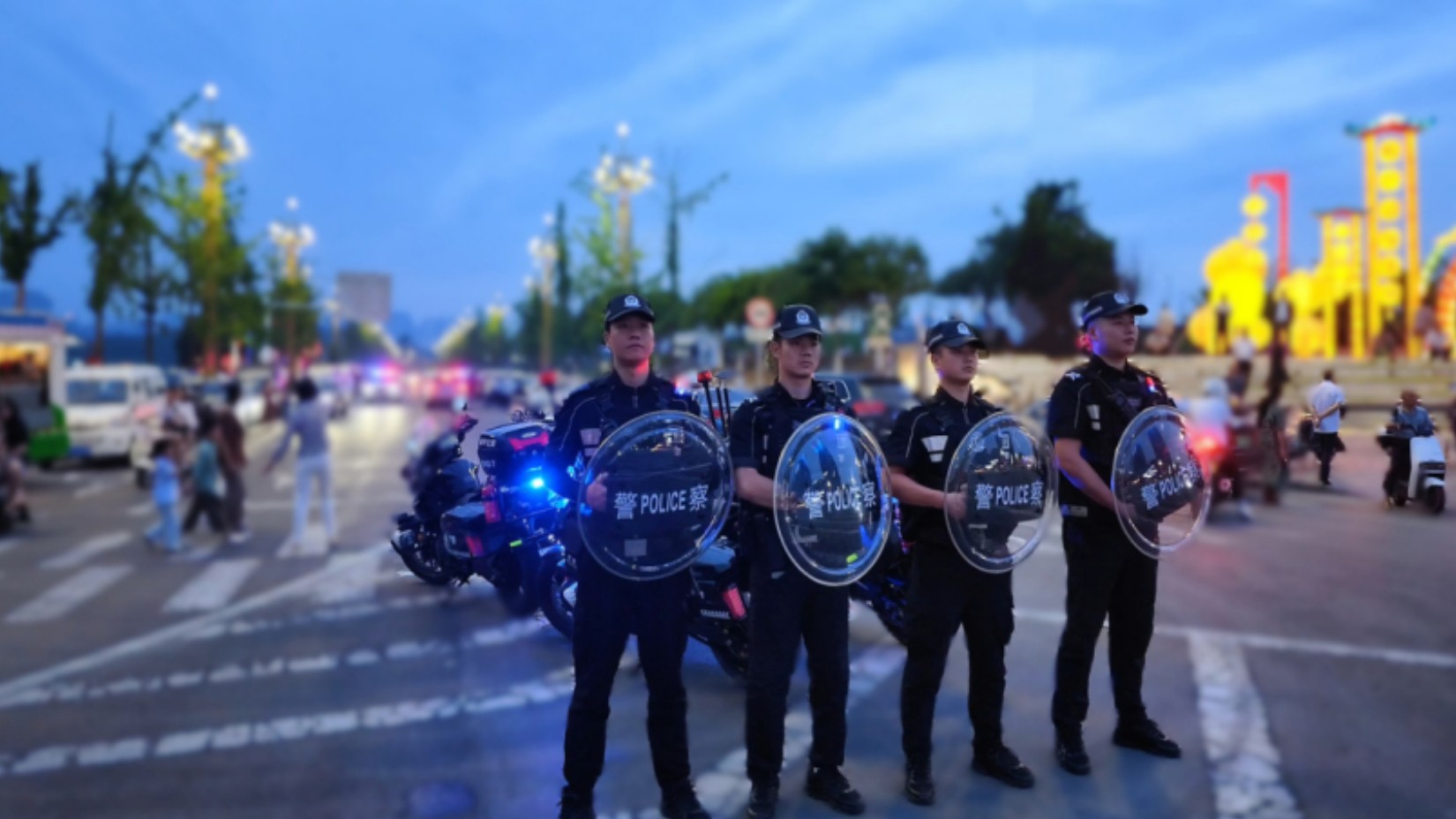 烟火纳凉地  平安守望人——广安经开公安“亥时警务+”护航夏日“夜经济”