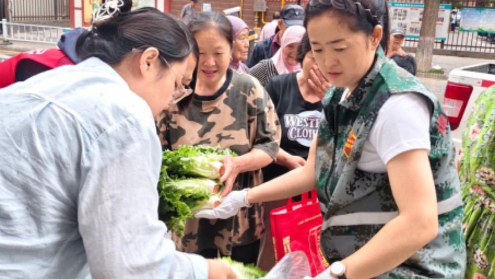 银川市兴庆区安秀社区：爱心生菜送上门 六联六促城乡结深情