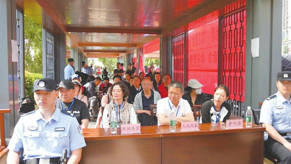 这场“家门口”的庭审有看头