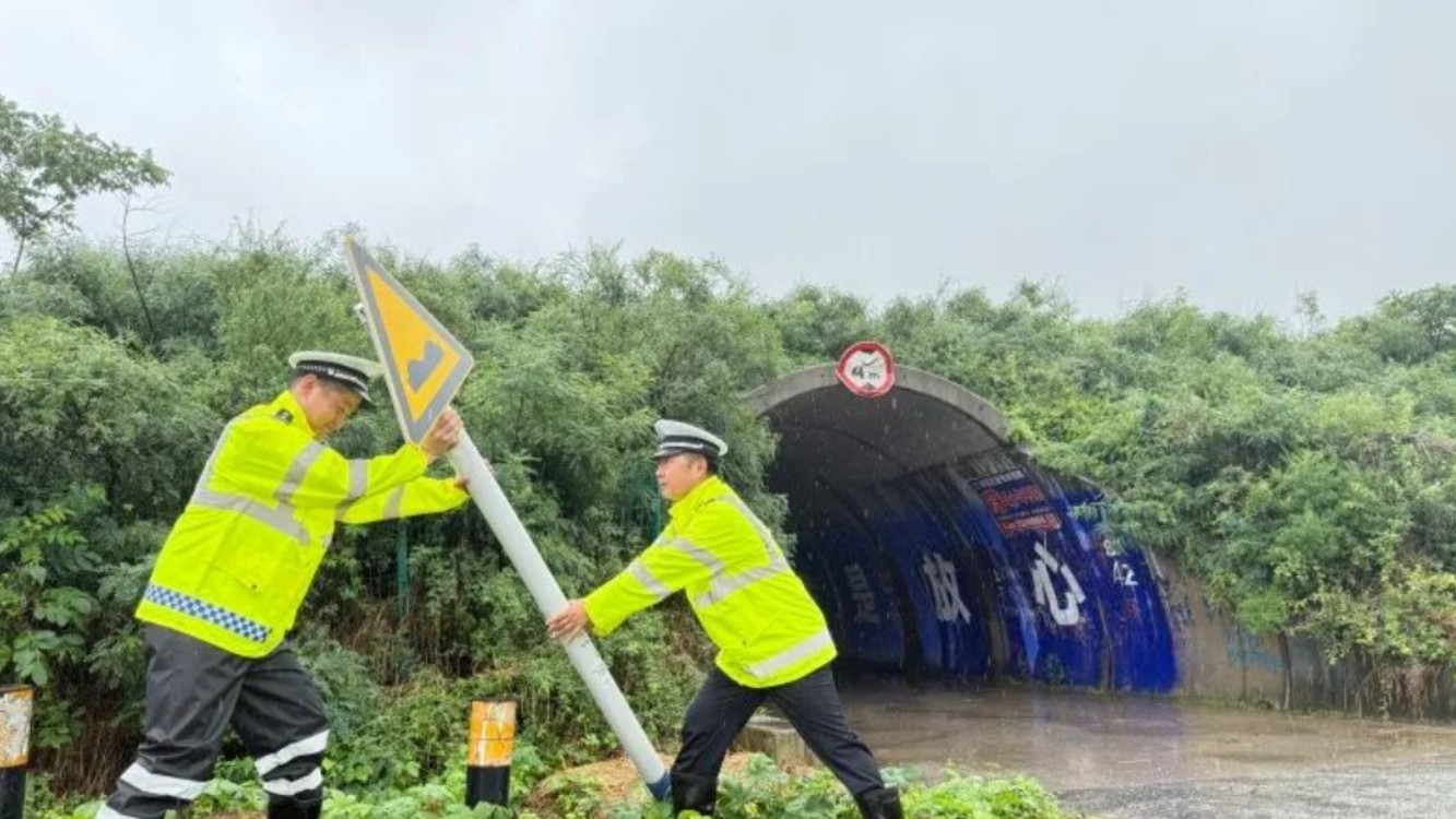 闻汛而动排险，全力守护通行安全