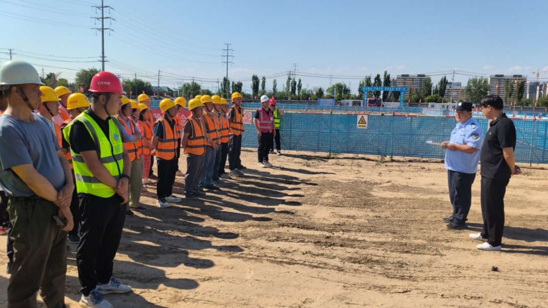 新疆伊宁市公安局多措并举推进夏季行动 为群众撑起“平安伞”