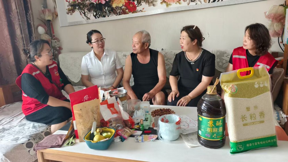 银川市兴庆区泰和社区：致敬五十年荣光，传递党组织关怀