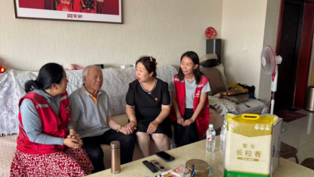 银川市兴庆区泰和社区：走访慰问老党员 情系五十年党龄