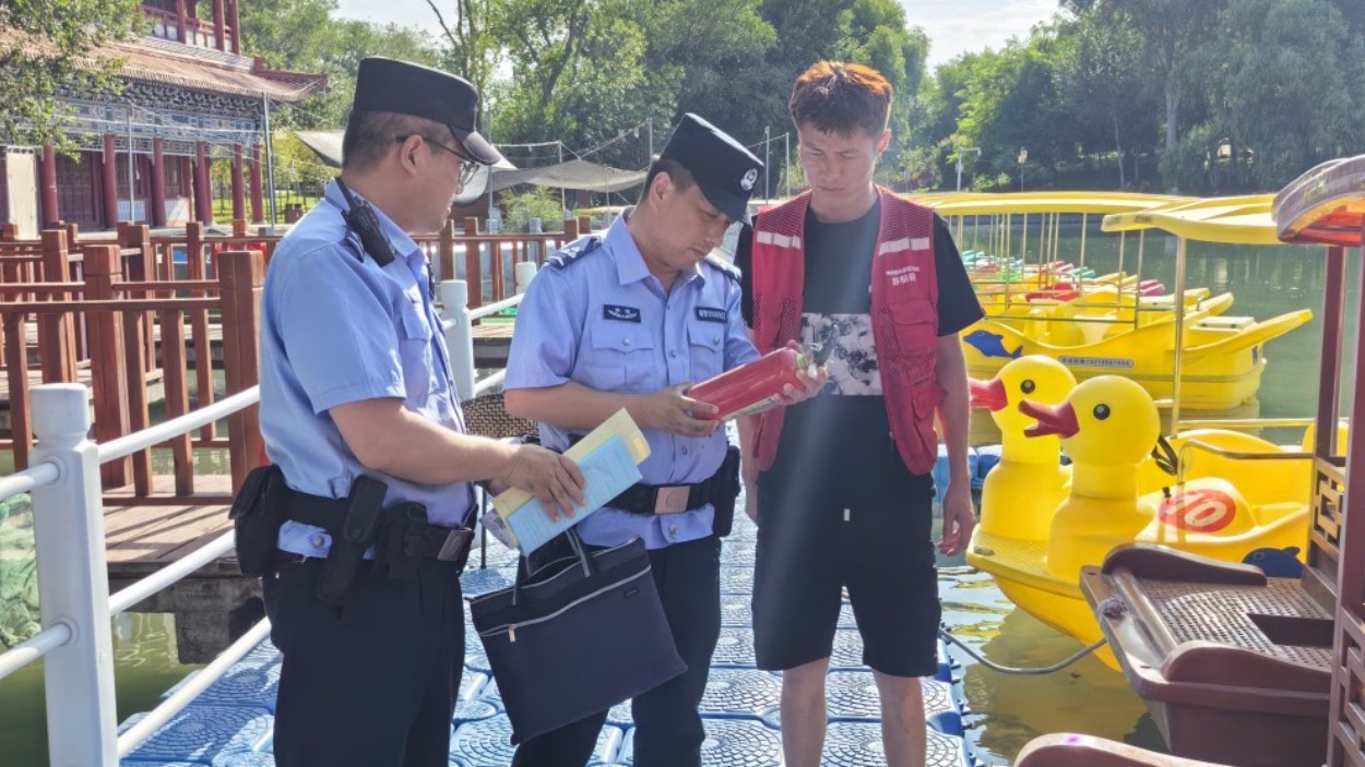 新疆奎屯市公安局筑牢暑期“三道防线”全力护航青少年平安成长