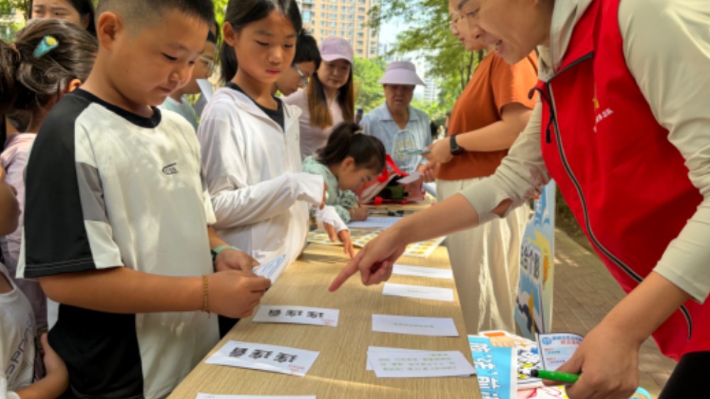 银川市金凤区唐徕社区：法治护航不放假 趣味游园学普法