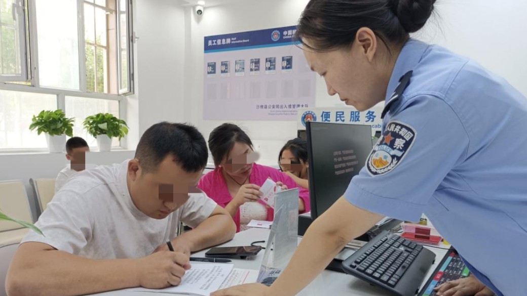 新疆沙雅县公安局：办证窗口“清凉”提速 解锁家庭办证“极速模式”