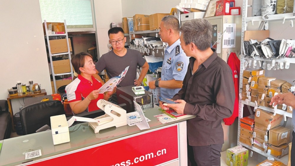 “双线防毒课堂”开讲
