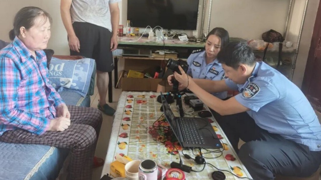 新疆和布克赛尔蒙古自治县公安局：暖心上门办证 温情守护夕阳红