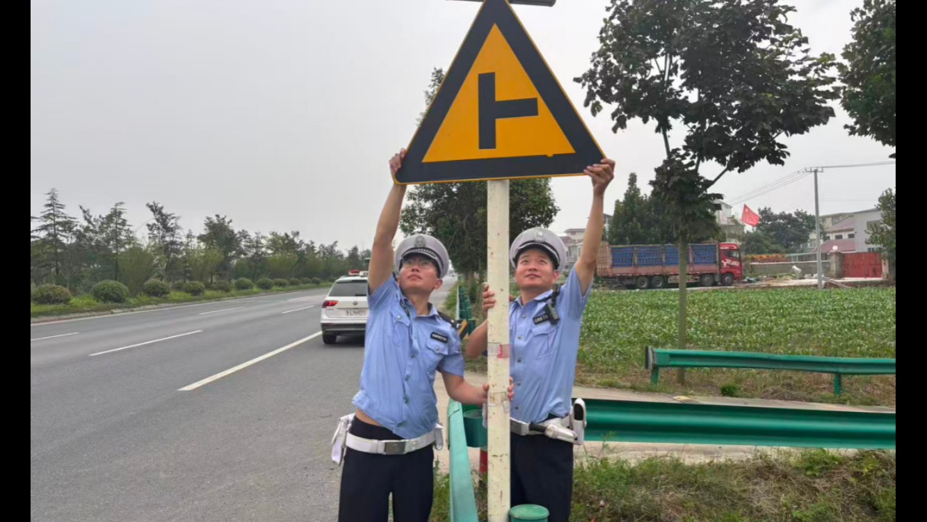 修剪遮挡苗木 清除视觉盲区