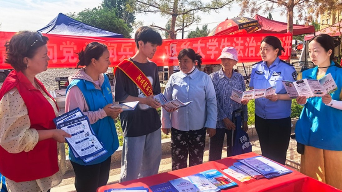 新疆生产建设兵团第五师双河市：返乡学子把法治故事讲进群众心坎里