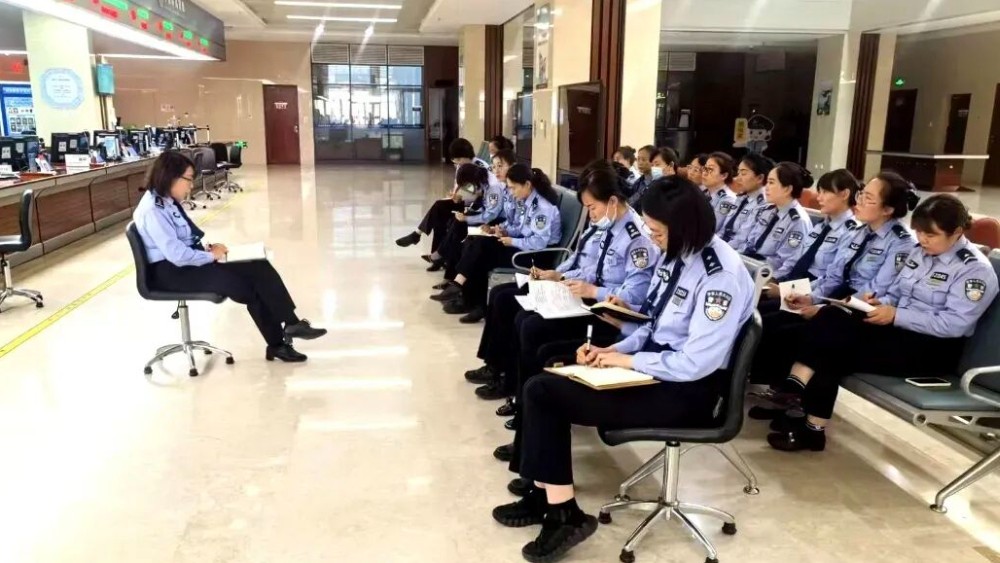 集中办理户籍业务40余人次，石嘴山11个派出所集中开设户籍业务窗口