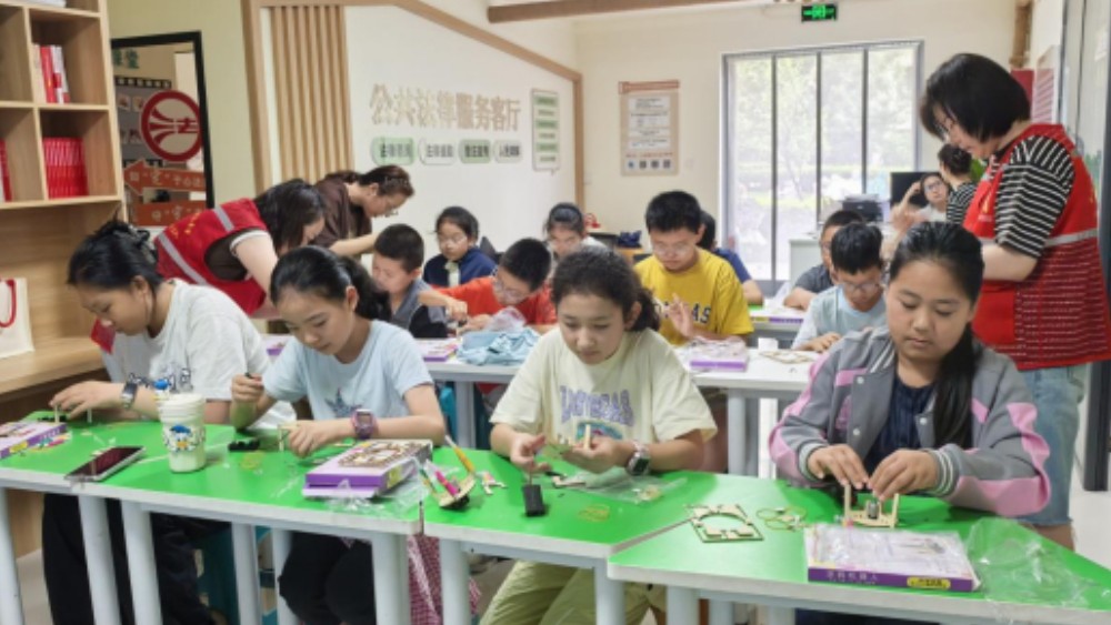 银川市金凤区世悦社区：机器涂鸦藏规矩 童心学法明边界