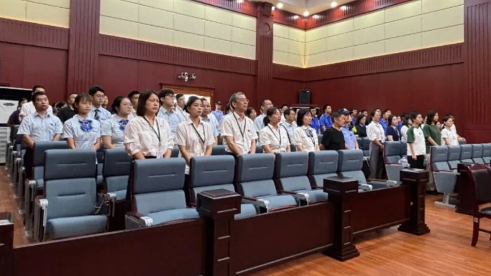 成都新津法院组织开展职务犯罪案件旁听活动