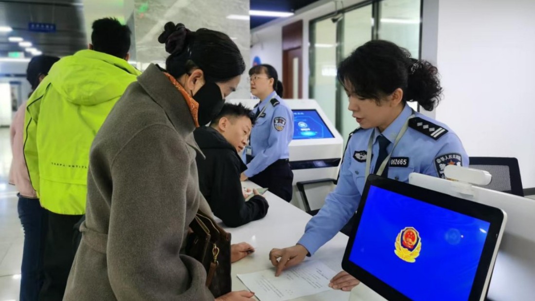 初心如磐践使命 方寸窗口写芳华——记新疆伊宁市公安局出入境管理大队民警马玉玲