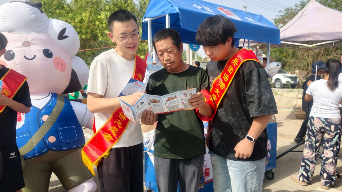 新疆生产建设兵团第二师乌鲁克垦区司法局联合三十三团司法所组织返乡大学生开展“法治大宣讲”活动