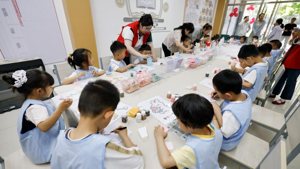 银川市兴庆区泰和社区：巧手拾夏趣造时光 多彩手作点亮假期