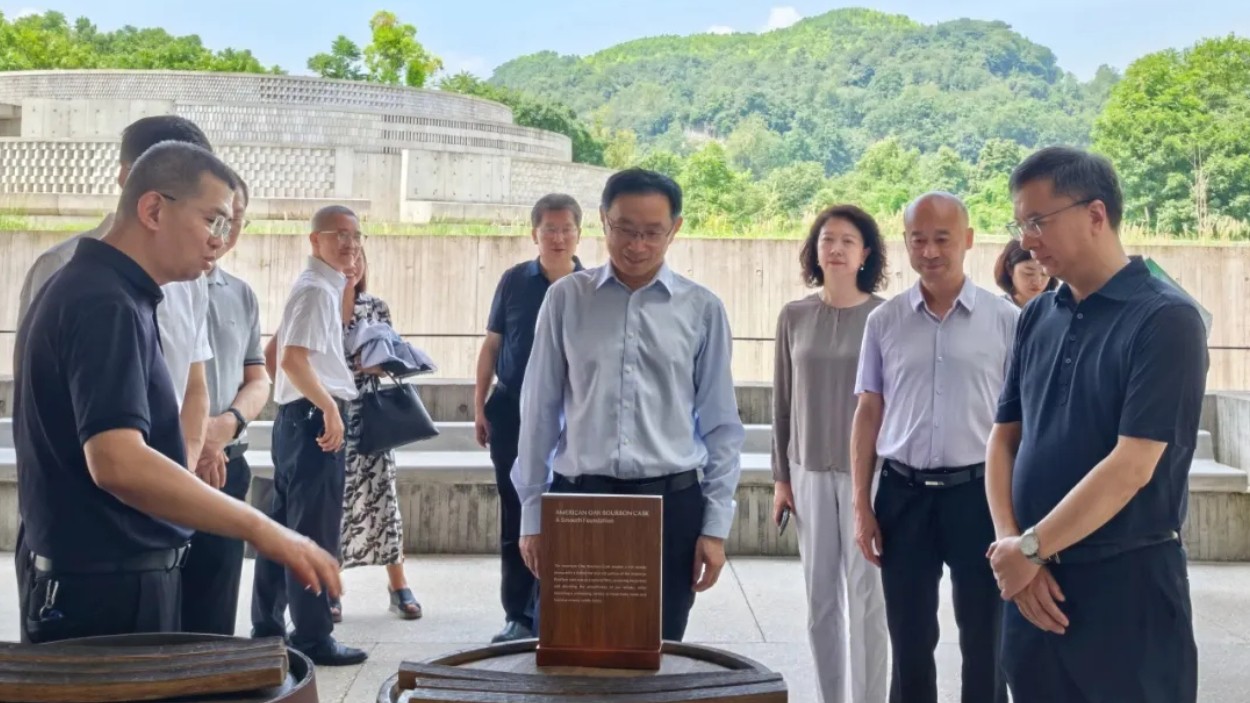 何延政带队赴乐山开展入境旅游专题调研