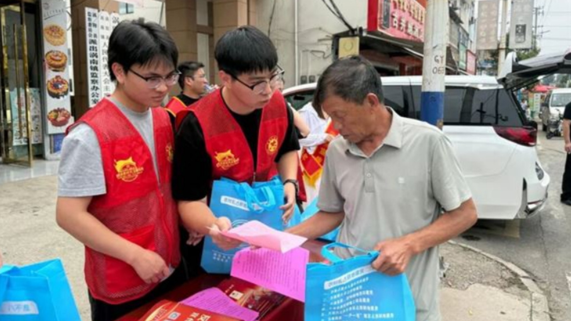 安徽涡阳：扫黑除恶广宣传 志愿同行筑平安