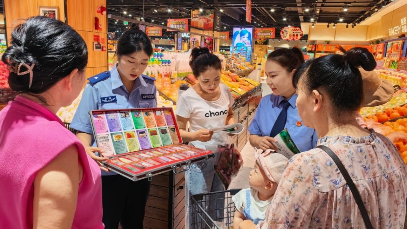 新疆乌苏市公安局联合乌苏市禁毒办、乌苏市人民检察院开展线下集中禁毒普法宣传活动