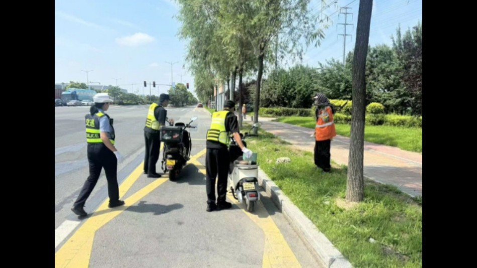 吉林长春交警深化警企、警医联动 协同共治 优化重点单位门前交通秩序