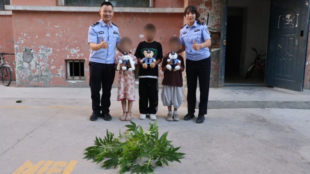 新疆乌什县：三名“小孩哥”慧眼识毒株，主动报警立大功
