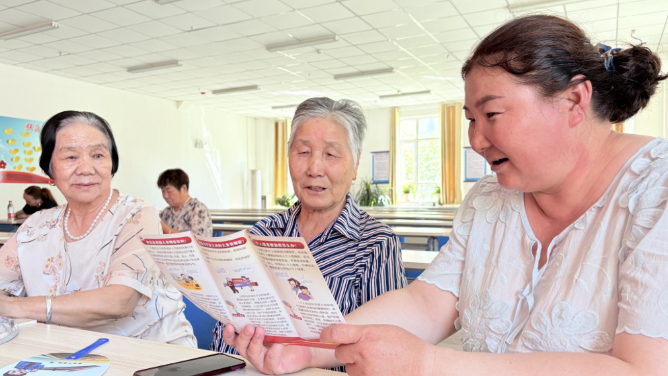 新疆沙湾市：家教润家风 法治护万家