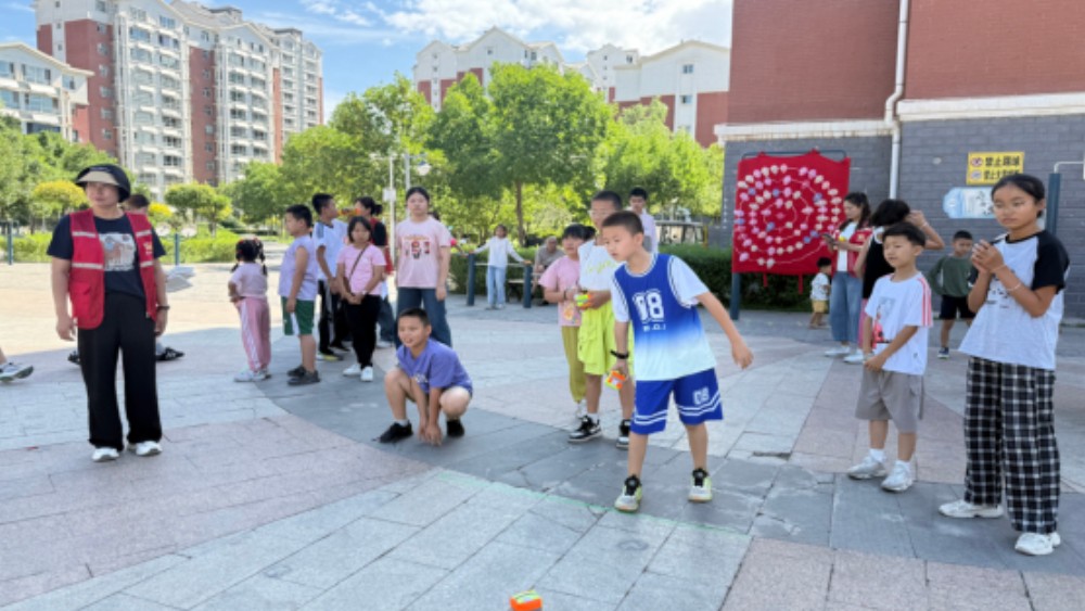 银川市金凤区平伏桥村：举办趣味运动会 筑牢禁毒防线
