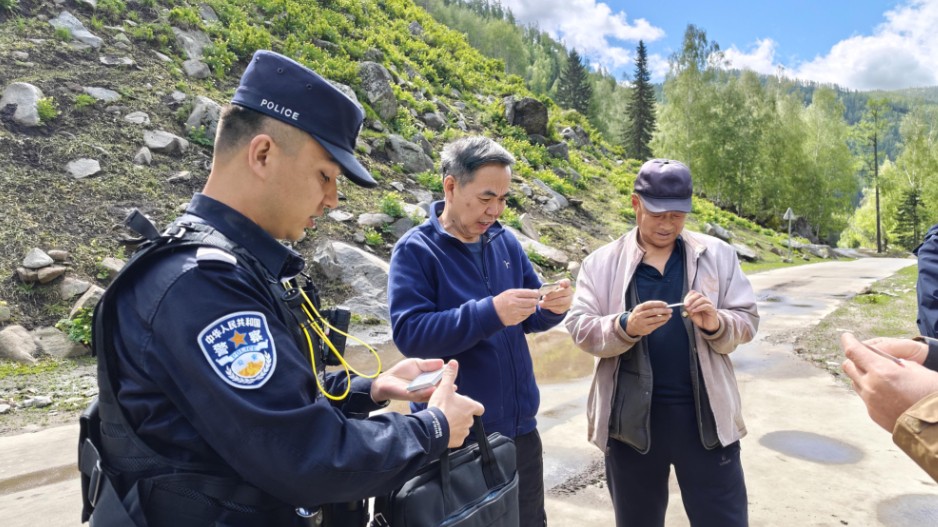 法治护航边境——大桥边境派出所开展边境法规宣传活动