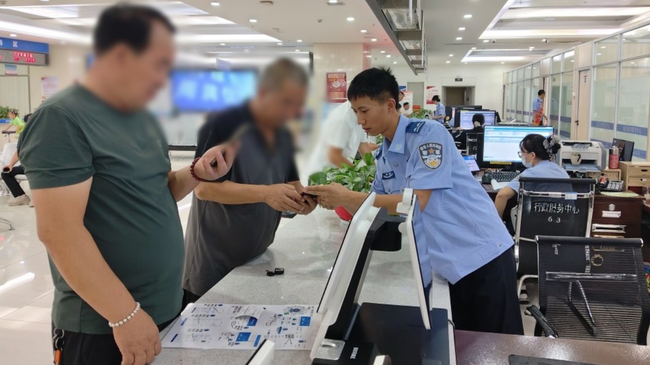新疆阿克苏市公安局出入境管理大队：贴心履职赢口碑 一通热线传真情