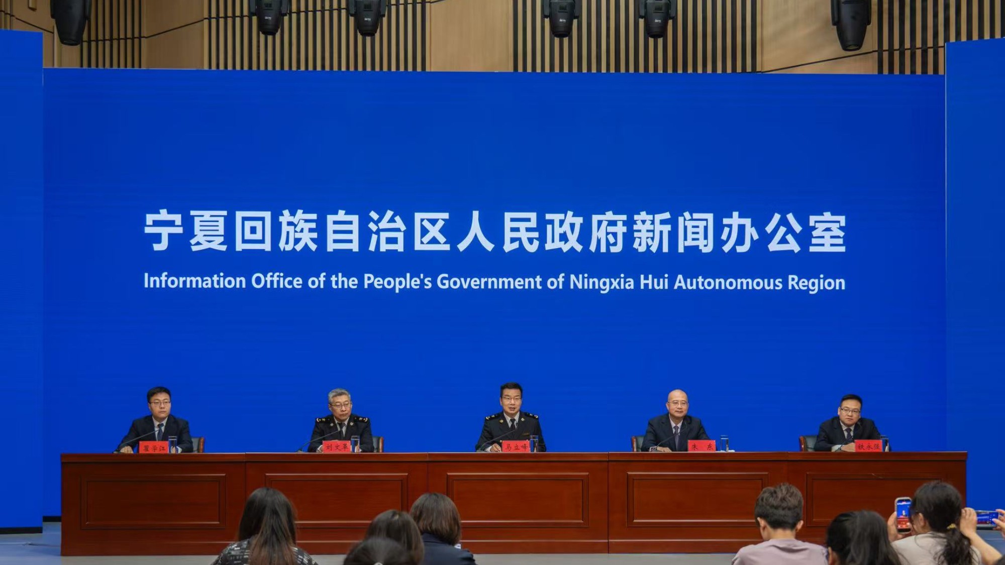 外贸运行增势强劲 进出口增速领跑全国