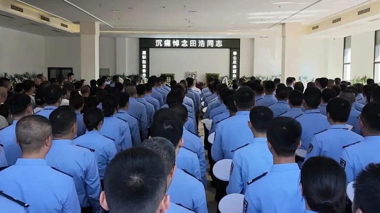 痛心！四川宜宾54岁交警田浩处置交通事故时因公牺牲