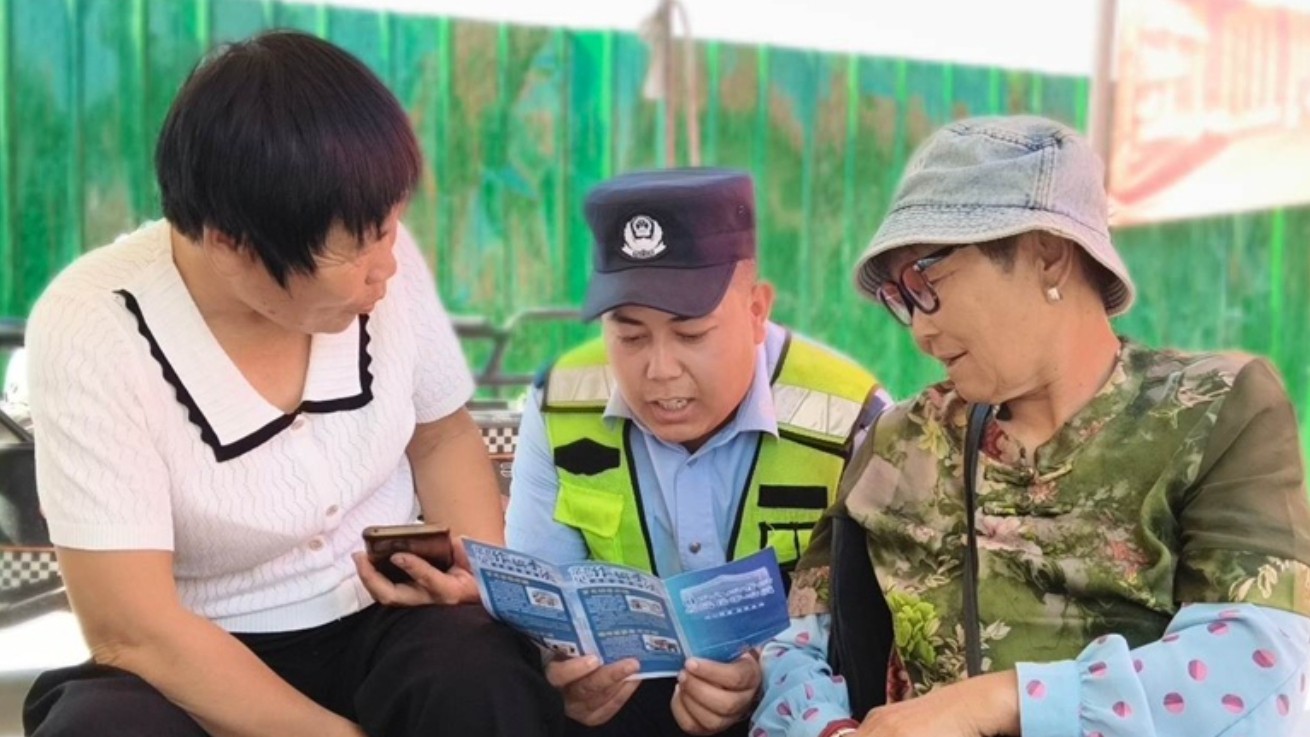 新疆霍城县公安局：织密反诈宣传网 筑牢防骗“防火墙”