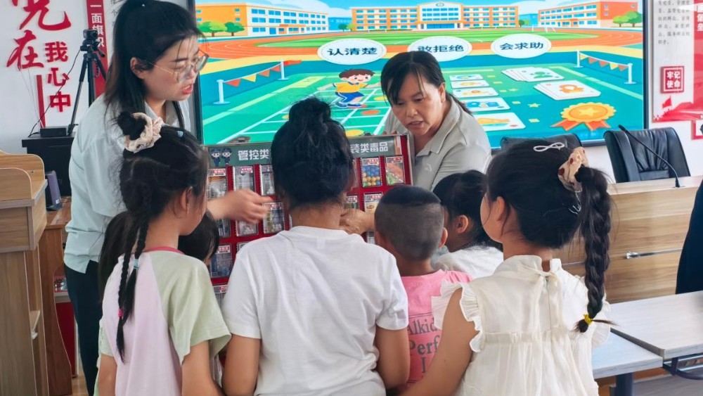 青铜峡市银河社区：禁毒小课堂开讲 护航少年成长路