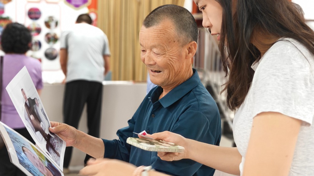吴忠市利通区金星花园社区：暖心敬老定格美好 光影留念情暖夕阳