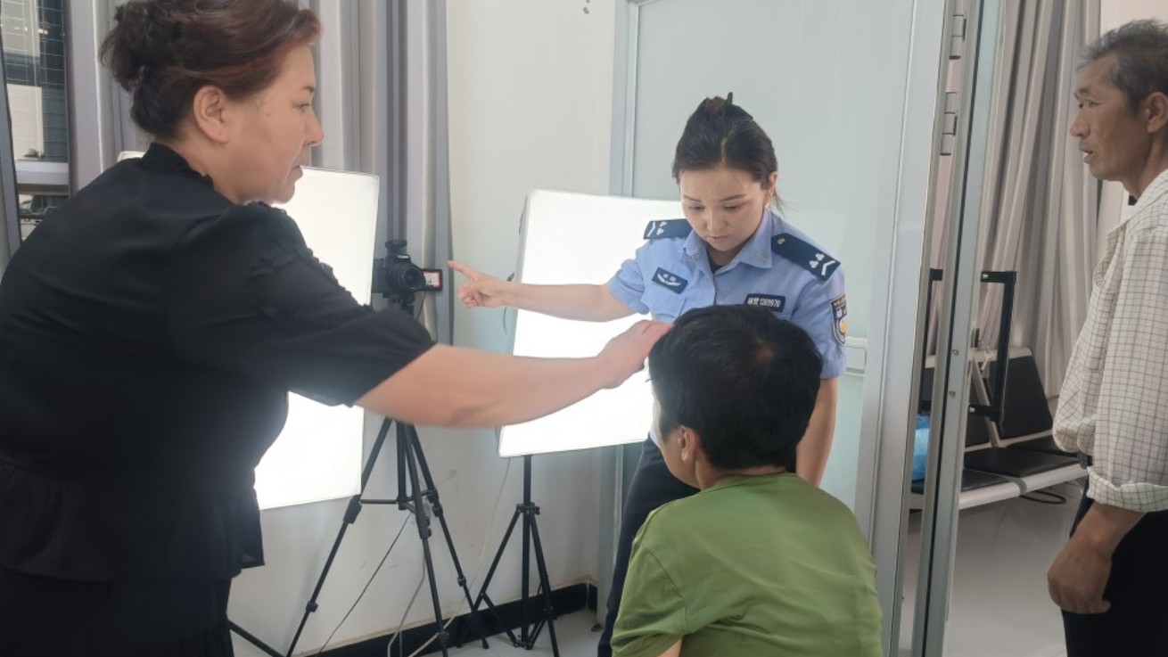新疆轮台县公安局户籍辅警古丽介乃提·木沙用温情守护一方民心